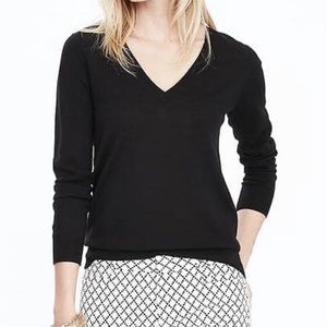 NWT Banana Republic Extra Fine Merino Black Vneck